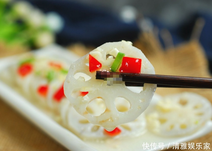 正确做法|凉拌藕片,先焯水是错的!大厨教你正确做法,藕鲜白脆嫩,不变黑