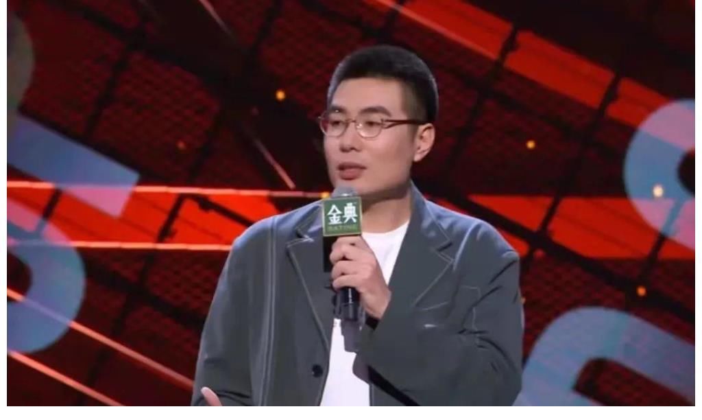 張博洋|《脫口秀大會》第四季落幕，周奇墨拿大王，憑的是什么？