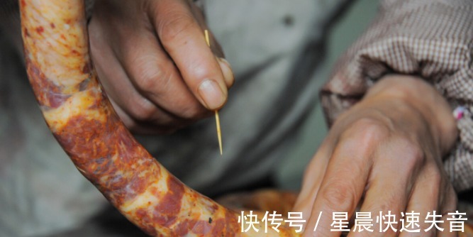 灌香肠时，牢记这“2料”决不能放，易发霉发酸，这样做才腊味足！