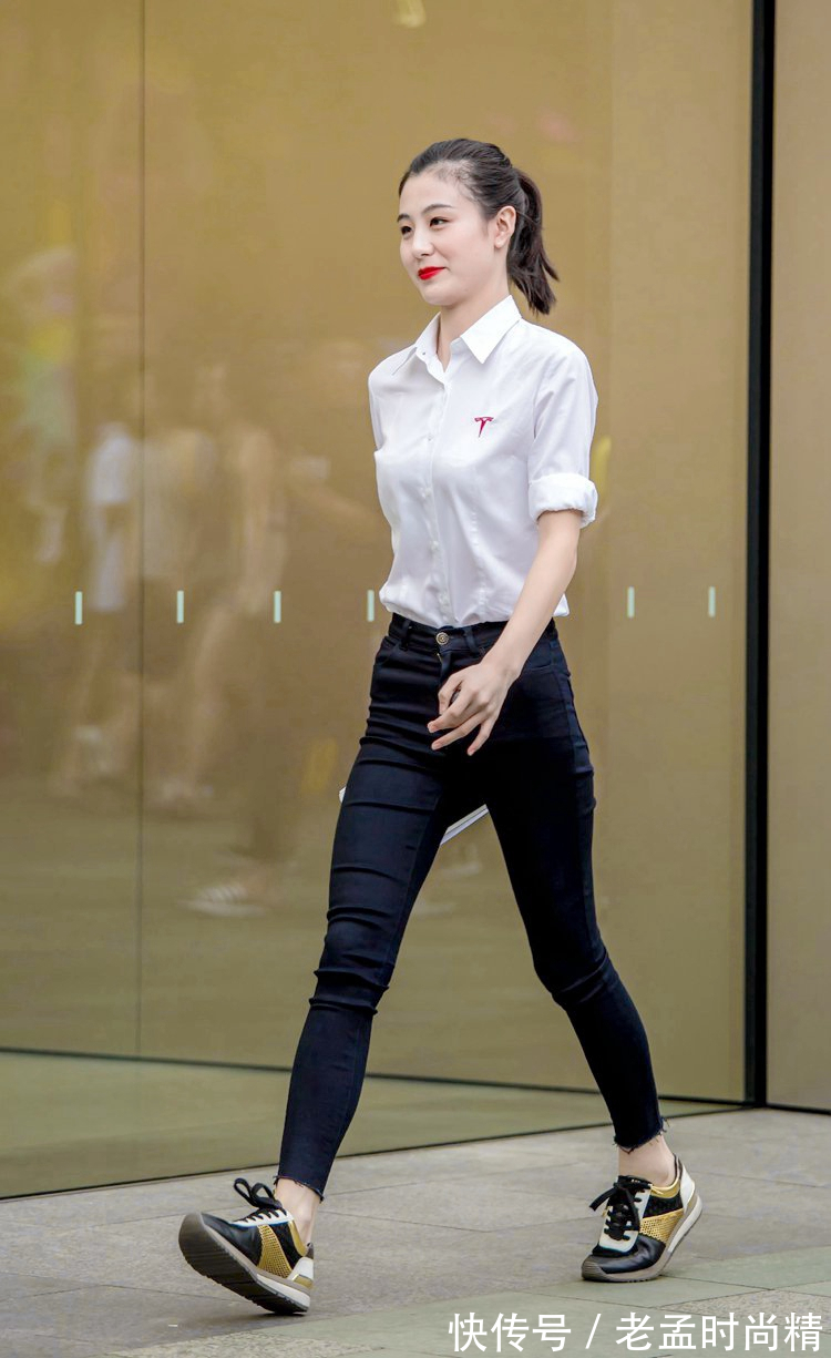 职场|街拍:穿搭清爽干练,风采十足,这样的职场美女值得点赞!