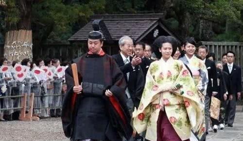 生活|日本天皇平常是怎么生活的呢?