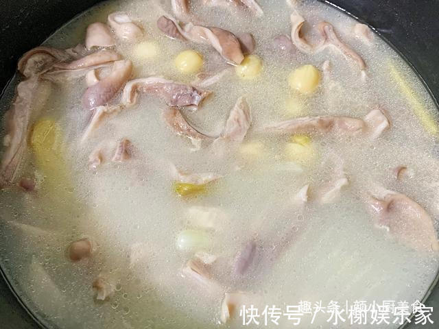 熬猪肚汤时不要只进行焯水，多加这1步，猪肚汤香浓纯白没腥味