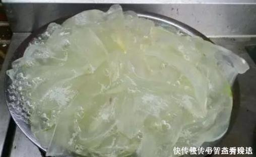 君子兰花不旺,浇点这“汁液”,比施肥更管用,一盆能开四五朵