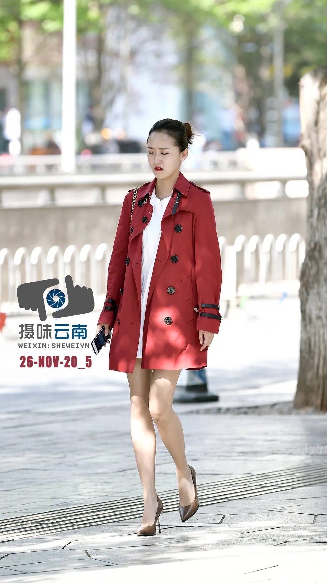 风衣|街拍:恋上风衣恋上冬,一件温暖又美丽的风衣,赐予我们勇敢力量