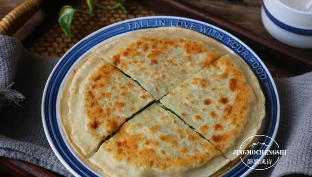 这才是韭菜盒子的传统做法,皮薄馅儿大,好吃易做,难度为零