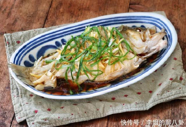 鱼肉|做清蒸鱼,多加关键的一步,鱼肉鲜嫩,还不带一点儿腥味!