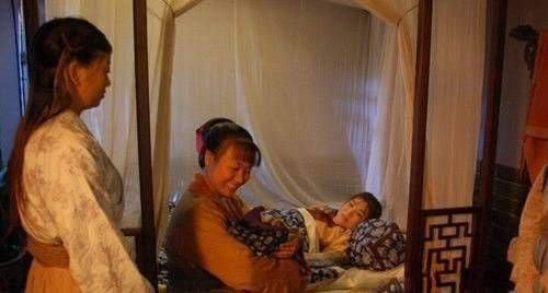 古代|古代生孩子,为什么接生婆只要剪刀和热水原因令人动容
