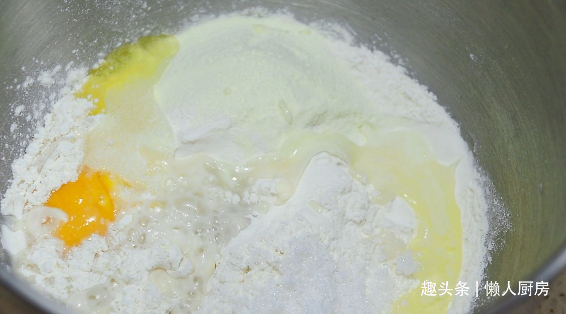 20元四片吐司，比吃一个猪肉包子还贵，不如自己做，还能拉丝