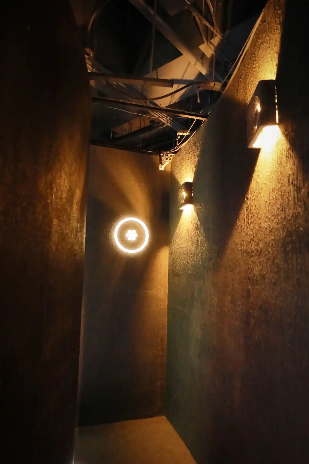 面店|这家面馆突然火了!一碗速食面卖57元?两个人一起还不能吃?