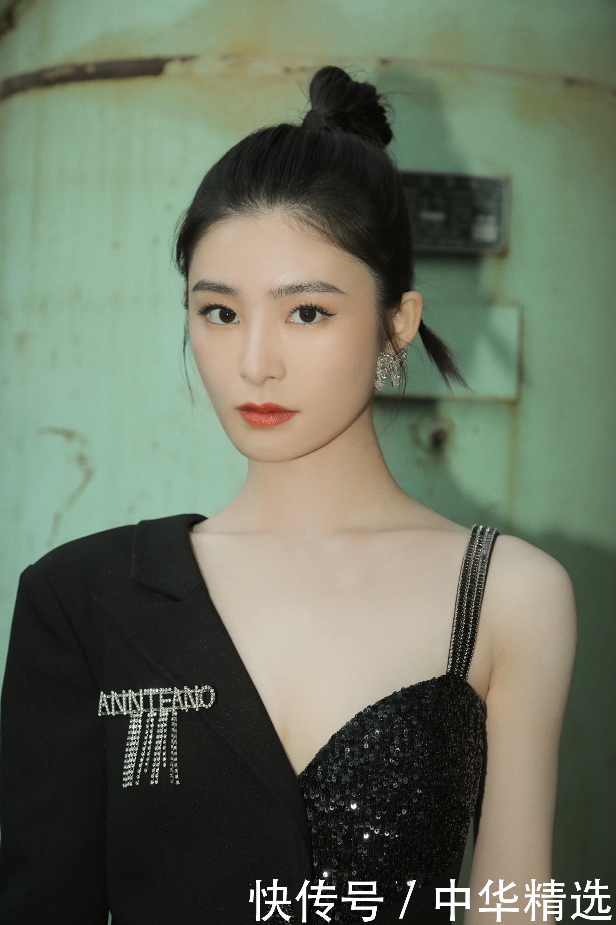 姚晓棠、李澳出席中国国际时装周 精致造型解锁时尚趋势