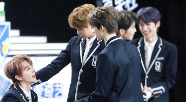 倒奶打投的背后,粉丝们的钱最终进了谁的腰包?