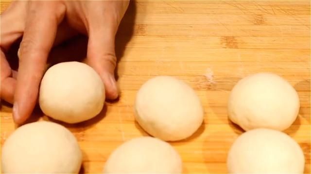  家里|家里有红薯的试试这样做，上锅一蒸，蓬松暄软，比面包还好吃