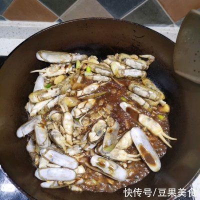 快手|简单快手又下饭的酱汁蛏子吃起来那叫一个香