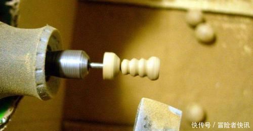 木板|垃圾堆里随手捡了个破木板,自己做成手串被告知是金丝楠