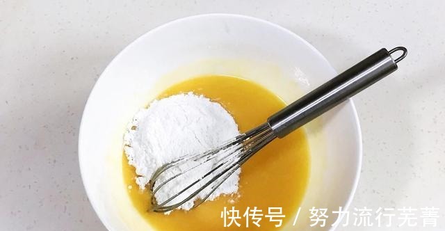 搅拌均匀|酥到掉渣的椰蓉酥饼，一口香酥，两口满足！