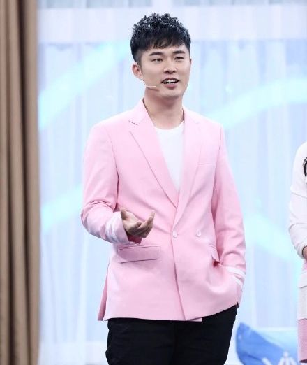 亮点 陈赫晒背影照瘦到不行,没想到网友却从中找到了一个亮点