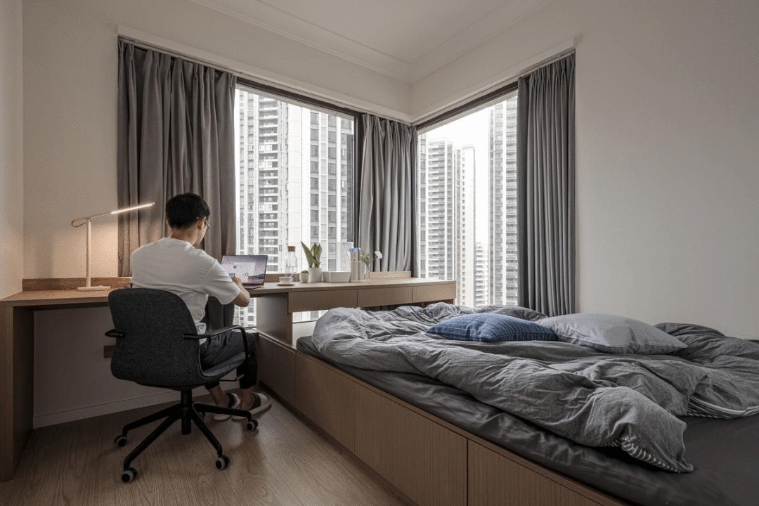 装修|80㎡精装房的二次改造,客厅阳台改地台,原木极简设计看得很顺眼