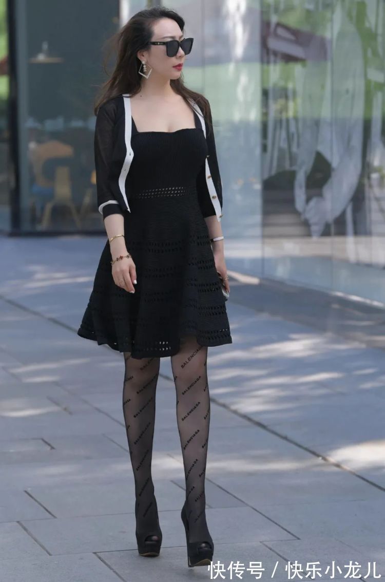 时尚 黑色系连衣裙,时尚经典不失雅气