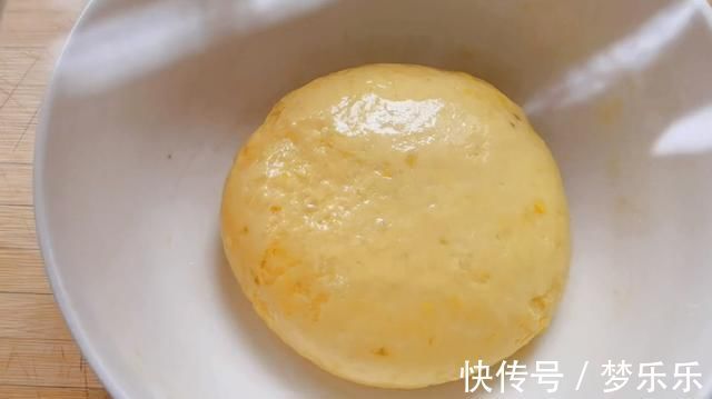 吃了20多年红薯,头一次知道这种做法,盖子一揭开直流口水,真香