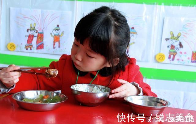 奶奶|4岁男孩被鱼刺卡喉,奶奶“两招”救了孙子,医生:姜还是老的辣