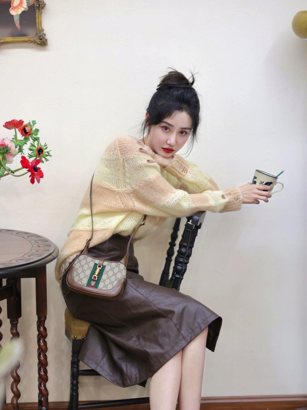 身材 哪怕你没有身材上的焦虑,也别穿紧身衣,这4款毛衣够你用