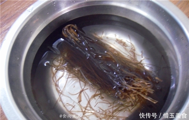 此菜,家人三天两头就想吃,食材丰富一锅出,又香又滑营养足