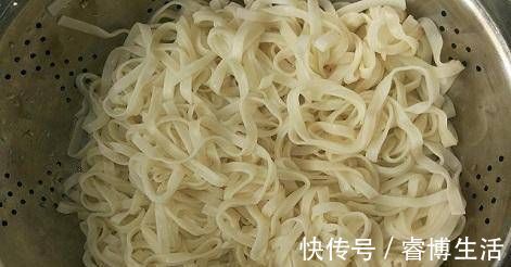 豆芽菜|挂面别再只是做汤面了，同事这样做，我一次吃了2大碗
