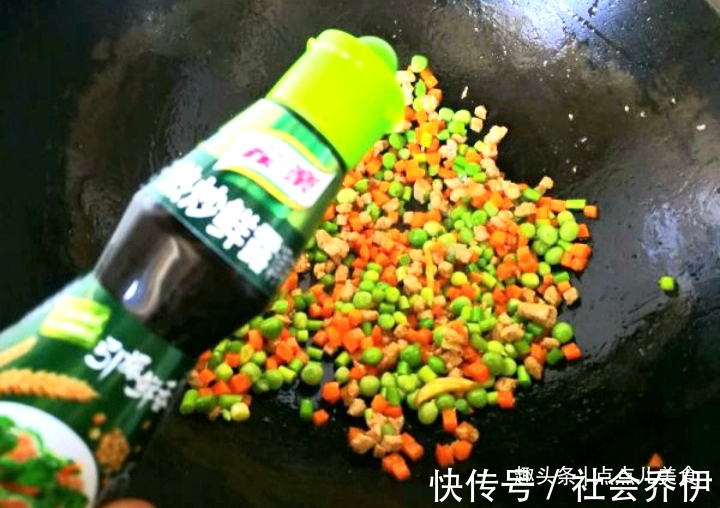 小碗|玉米面搭配各种时蔬,做出既有颜值营养又均衡玉米小碗,口感超棒