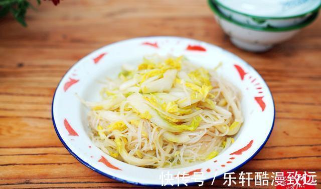 小米粥|小两口儿的晚餐，二荤一素一粥一主食，您看吃得怎么样