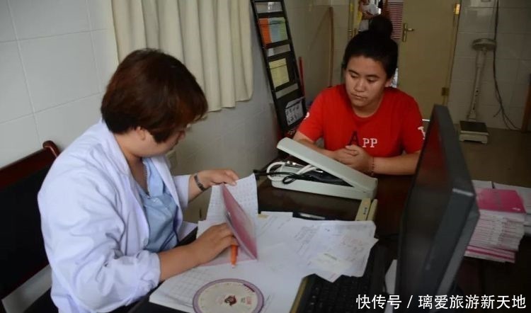 女孩|90厘米“袖珍”女孩怀孕,不顾反对生下孩子,孩子上台后观众心疼