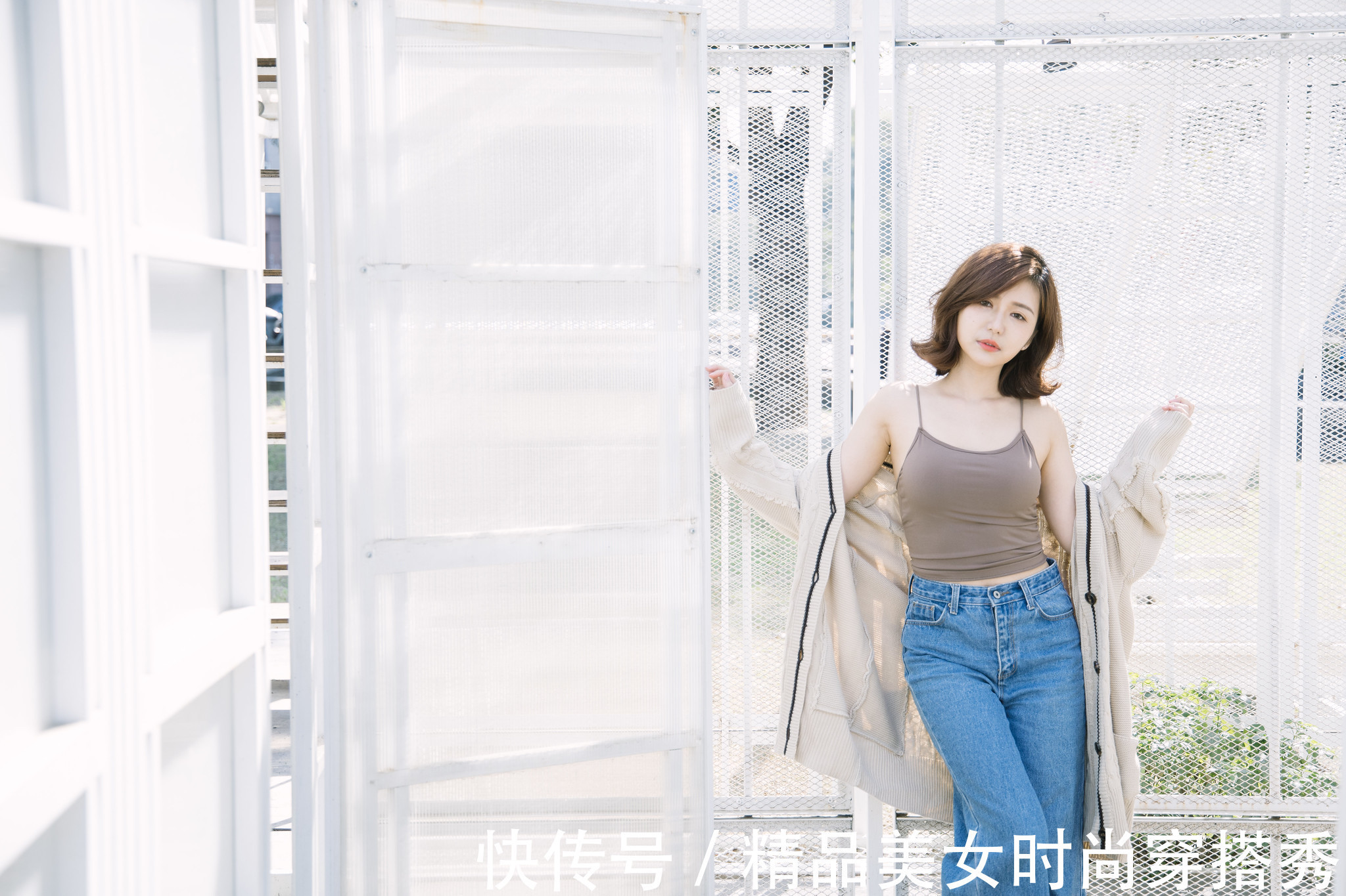 穿搭|街拍:休闲又时尚的穿搭,简约又潮范十足