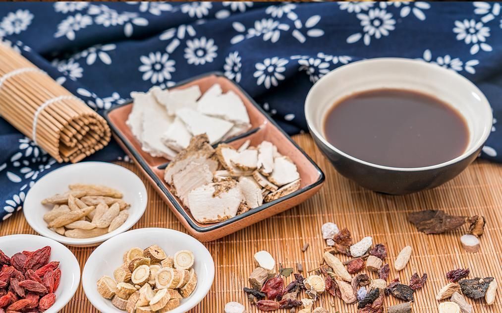 脾胃|治疗头晕，医圣张仲景只用了2味药，排出湿邪，头晕头重通通消失