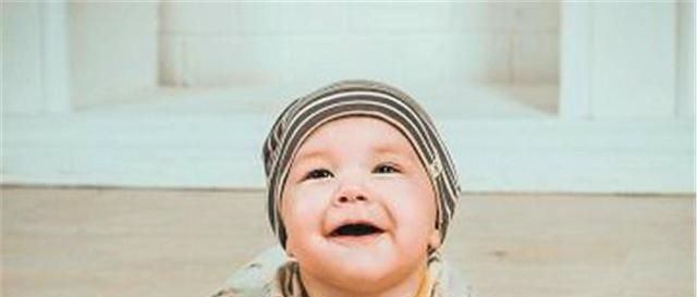 双胞胎|爸爸姓“鸡”,不愿双胞胎跟自己姓,妈妈机智取名宝爸连连称赞