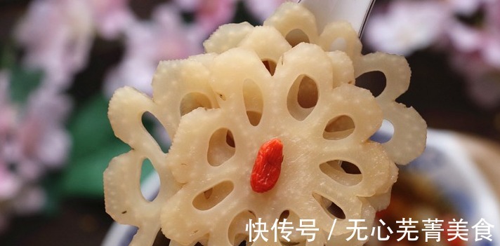 秋季|秋天要多吃莲藕，教你简单做法，不炖不凉拌，面如桃花好入秋！
