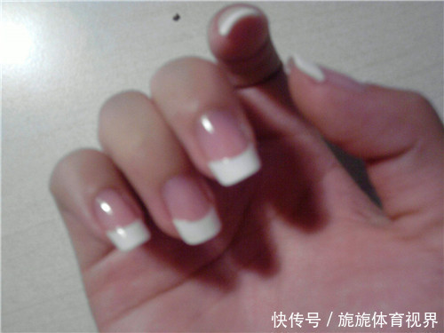 手指|印度老人66年没剪指甲,将指甲捐博物馆后,不料手指却有了新变化