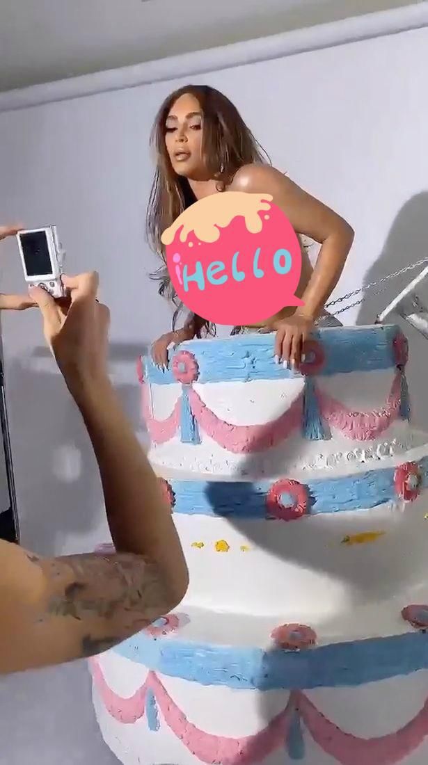 迎接40岁生日，金·卡戴珊网上频频晒美照，还钻进大蛋糕里