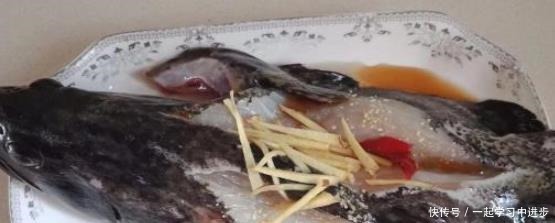 保留了鱼肉鲜美味道的家常吃法,清蒸鱼,简单易学!