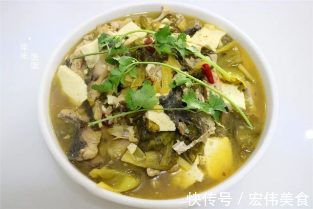泡椒|我家吃鱼，最喜欢这懒人做法，三种食材一锅炖，出锅连汤也不剩