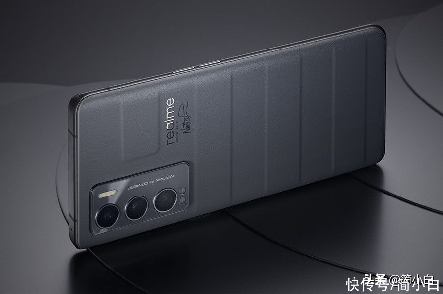 12gb|19GB运行内存，旅行箱设计！Realme GT大师版来了