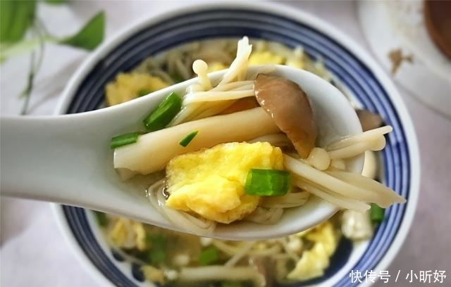 鸡蛋菌菇汤|10分钟出锅的快手营养汤,鲜美低脂,好吃不怕胖,全家都爱!