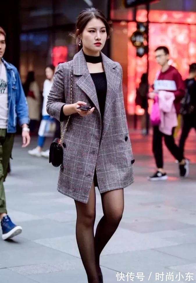 美女 黑丝高跟风衣美女,御姐风范尽显