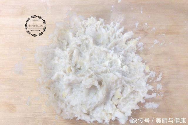 红豆和它是绝配,坚持每天喝一碗,滋补养颜补气血,女人要多喝!