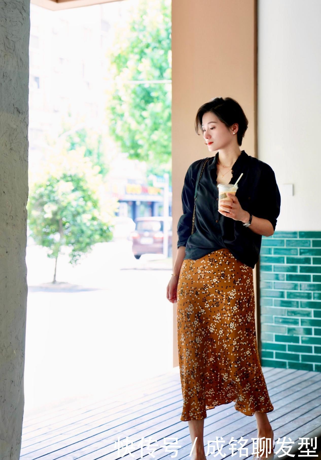 轮廓|10款夏日衬衫“穿搭法”，简单随意又百搭，时尚减龄又有女人味