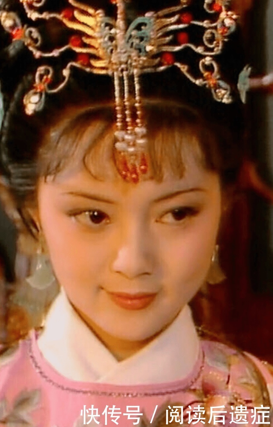 黛玉#袭人送茶,宝钗为何将喝剩下的那半杯,递给黛玉?