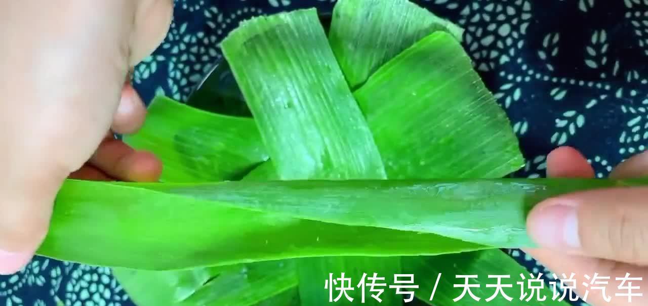 手把手教你做东北大饭包，酱香浓郁葱香四溢，咬上一口满嘴香