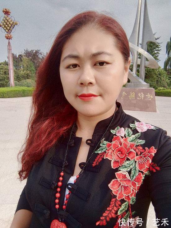 刘建功!刘伟——美术艺术教师丨妙笔涂丹青 巧手绘美景