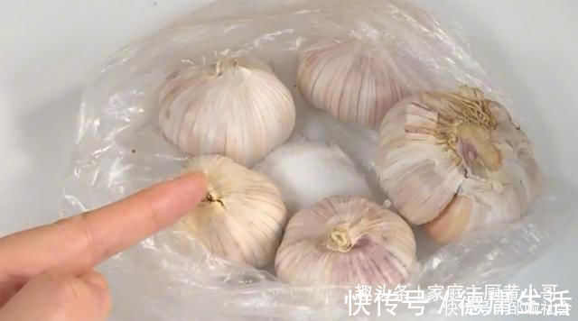 土法子|家里保存大蒜其实很简单,教你个土法子,别再担心大蒜长芽干瘪了