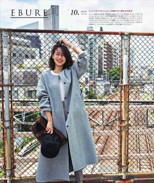 女人到了中年，这才是你该有的穿搭：大衣+烟管裤，时髦又减龄！