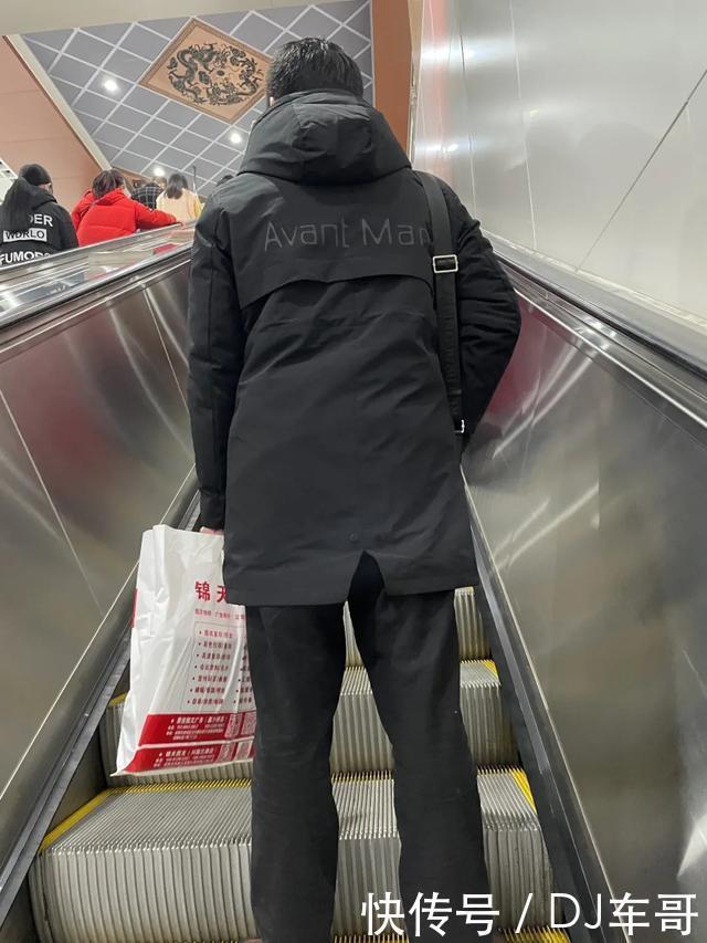 文化|当代年轻人的后背，不是火罐，就是文化