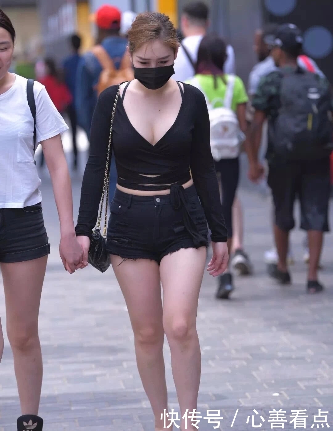 穿牛仔裤容易膨胀,美与性感都有了,还差你的好身材!